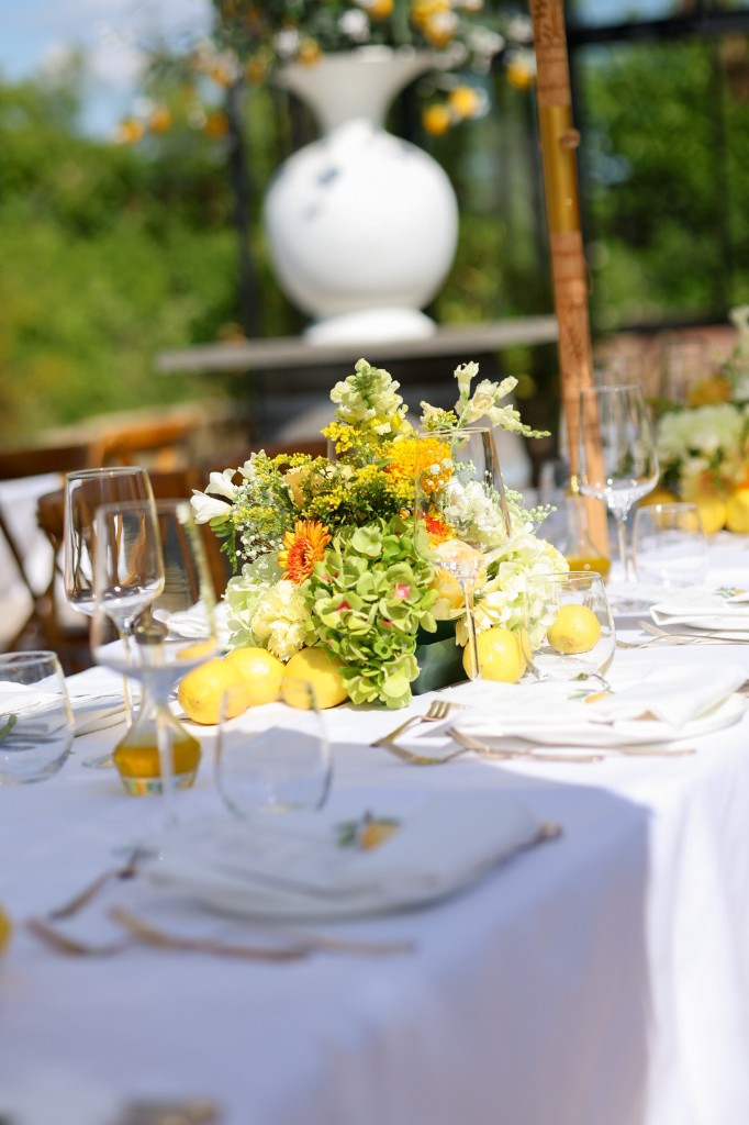 Hospitality-fotografie: gedekte tafel op een terras